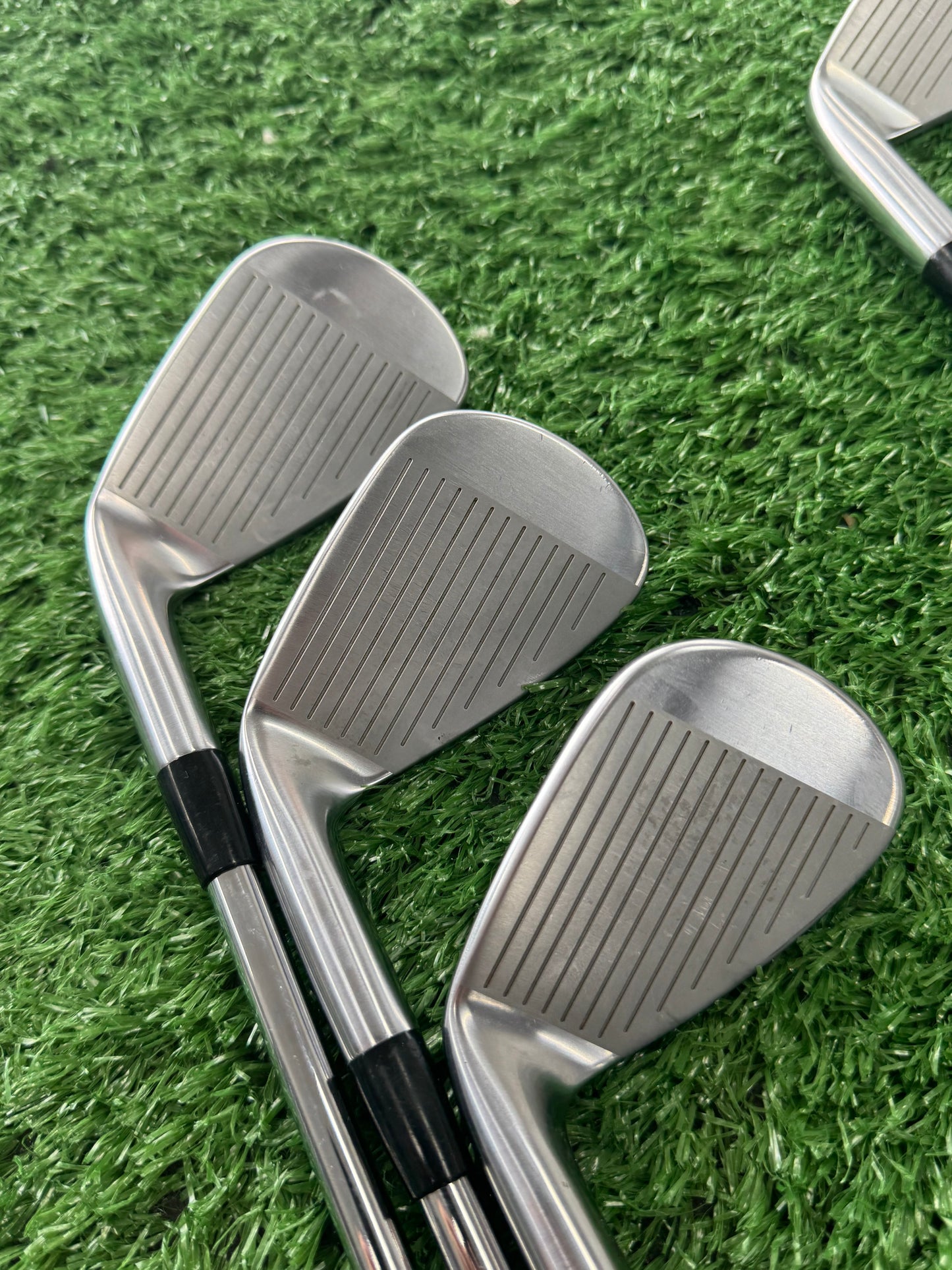 Mizuno 245 Irons 5-pw - stiff flex