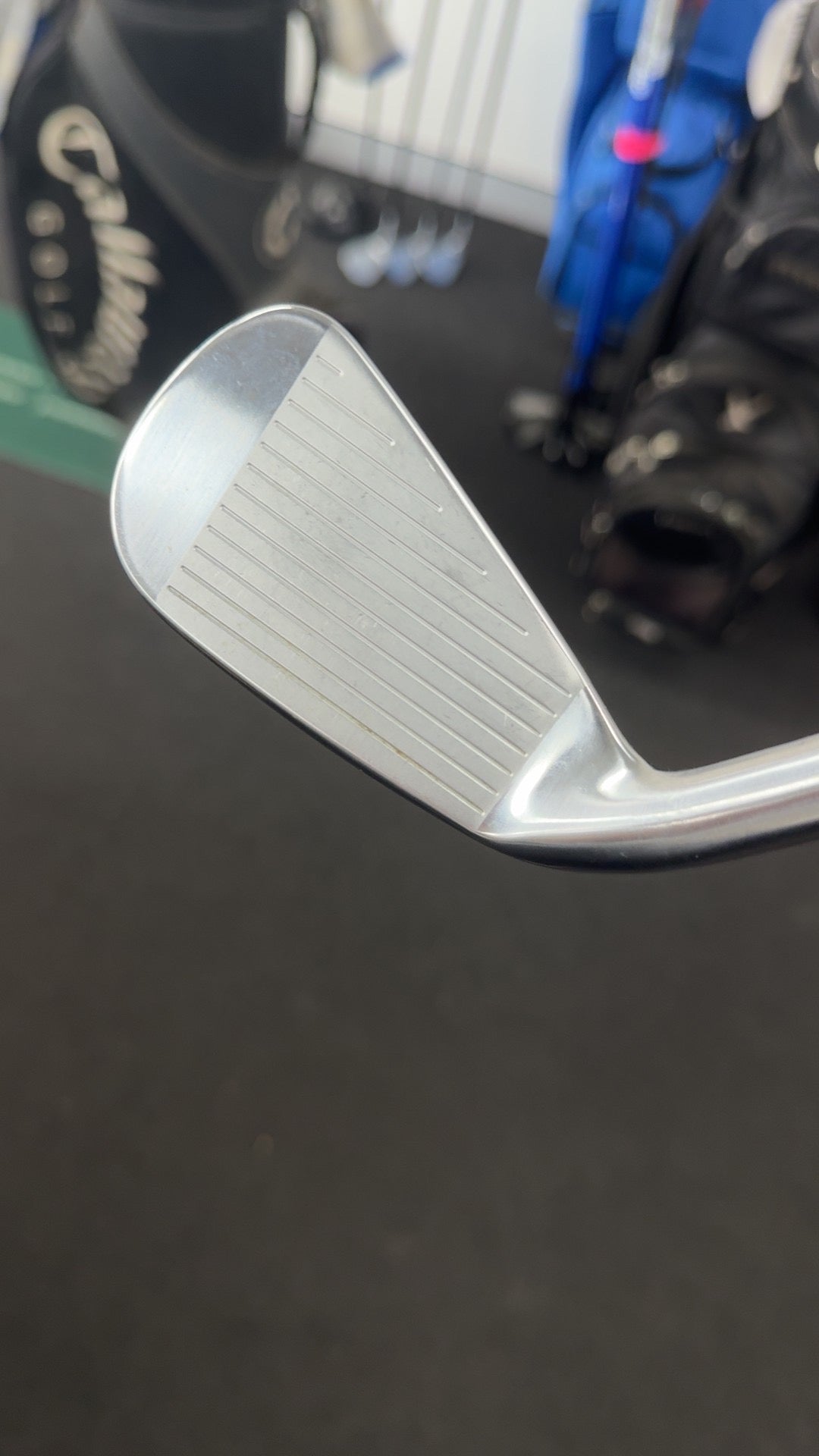 U505 4 utility Iron - Atmos Black 9x