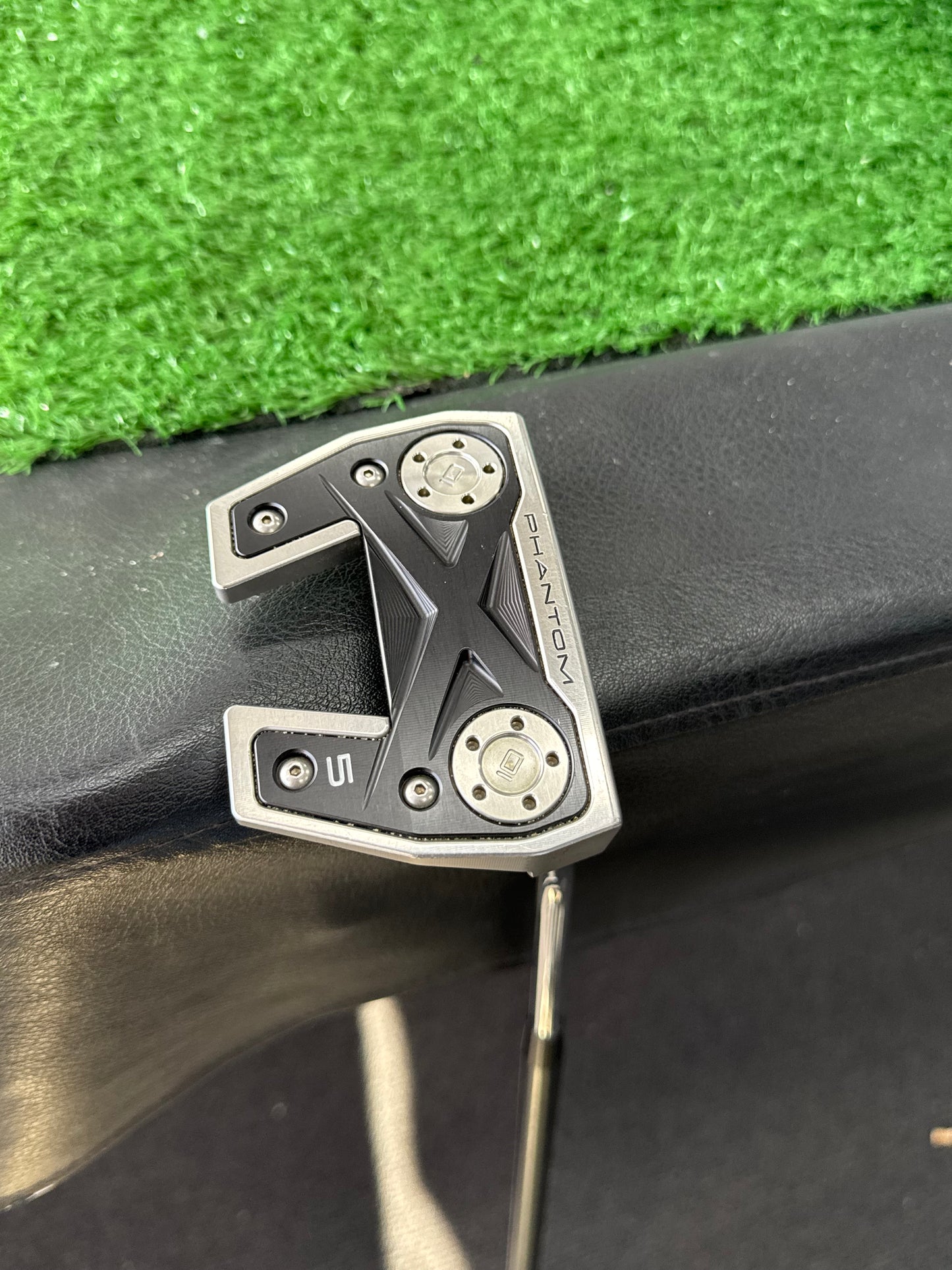 Scotty Cameron #5 / Custom Stability Tour Black Shaft 35”