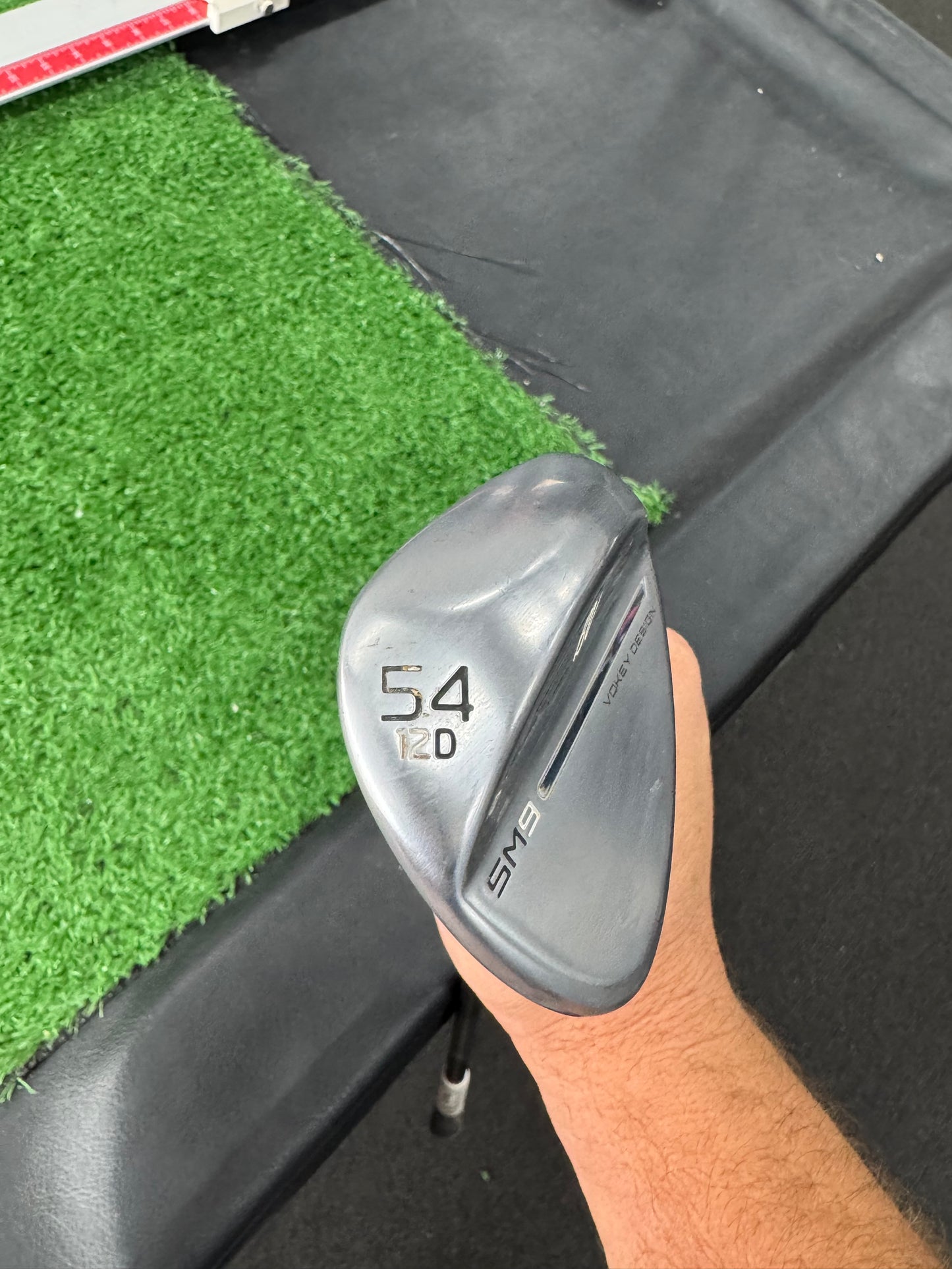 VOKEY SM9 54* 12D / AXIOM SHAFT RH