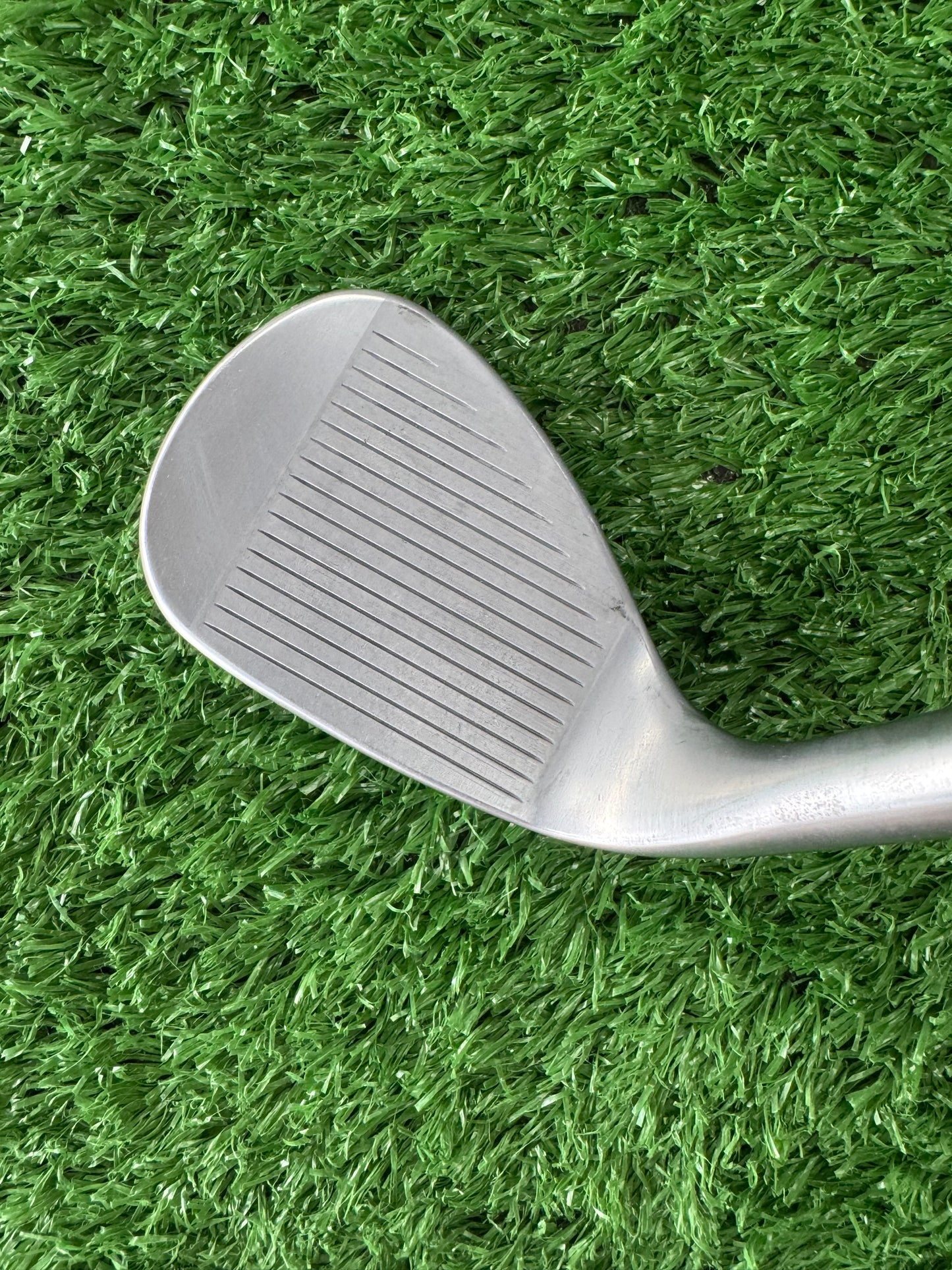 VOKEY SM9 54* 12D / AXIOM SHAFT RH