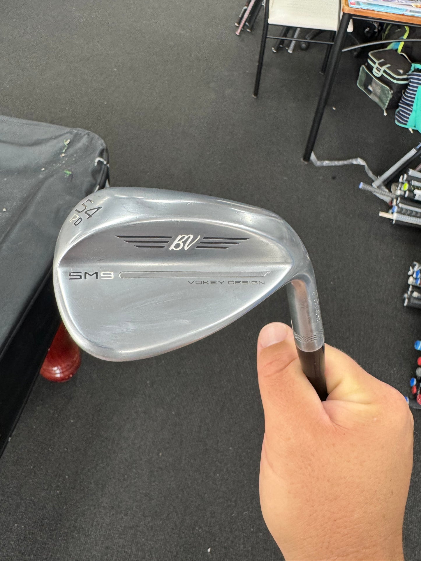 VOKEY SM9 54* 12D / AXIOM SHAFT RH