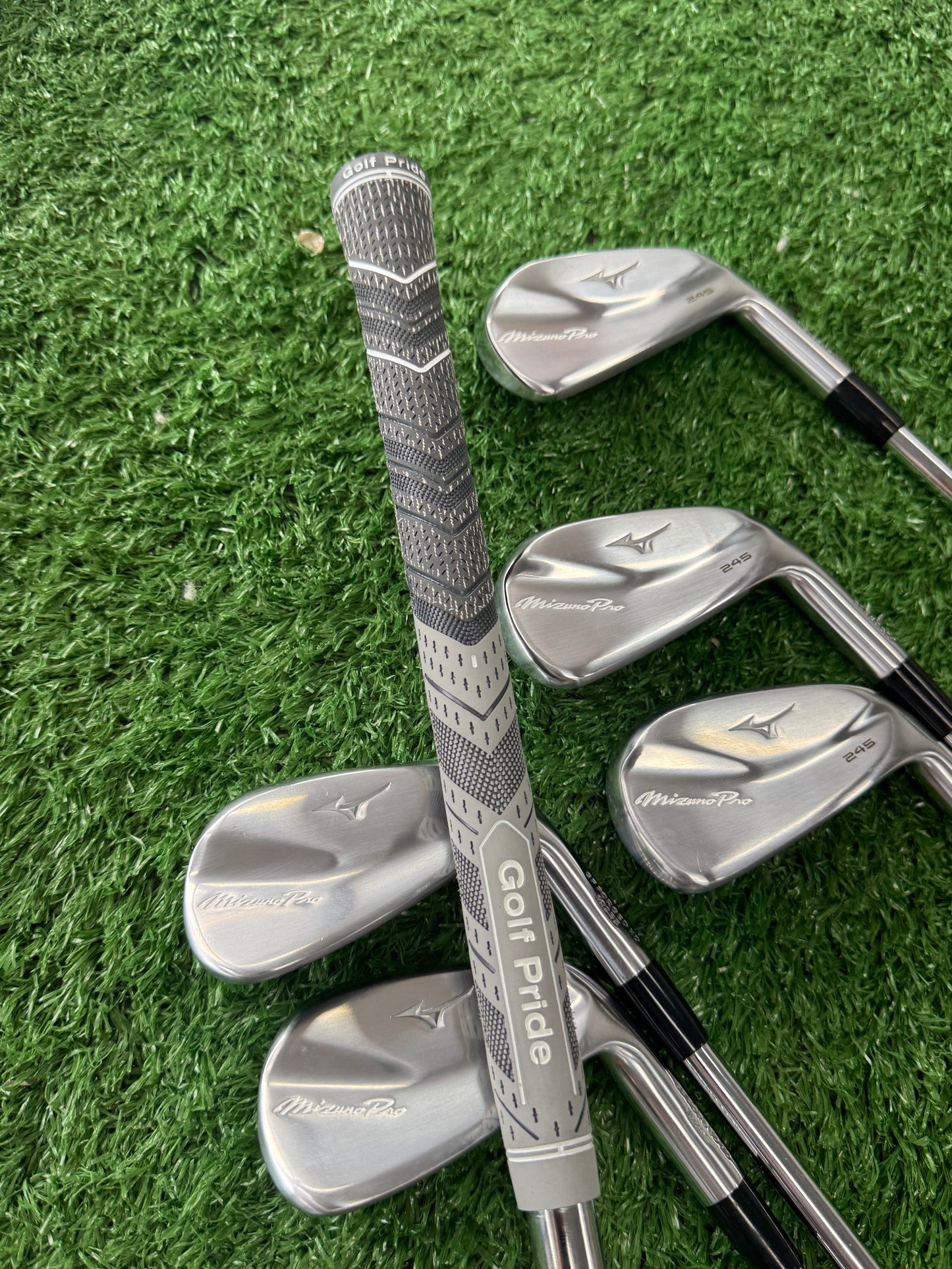 Mizuno 245 Irons 5-pw - stiff flex
