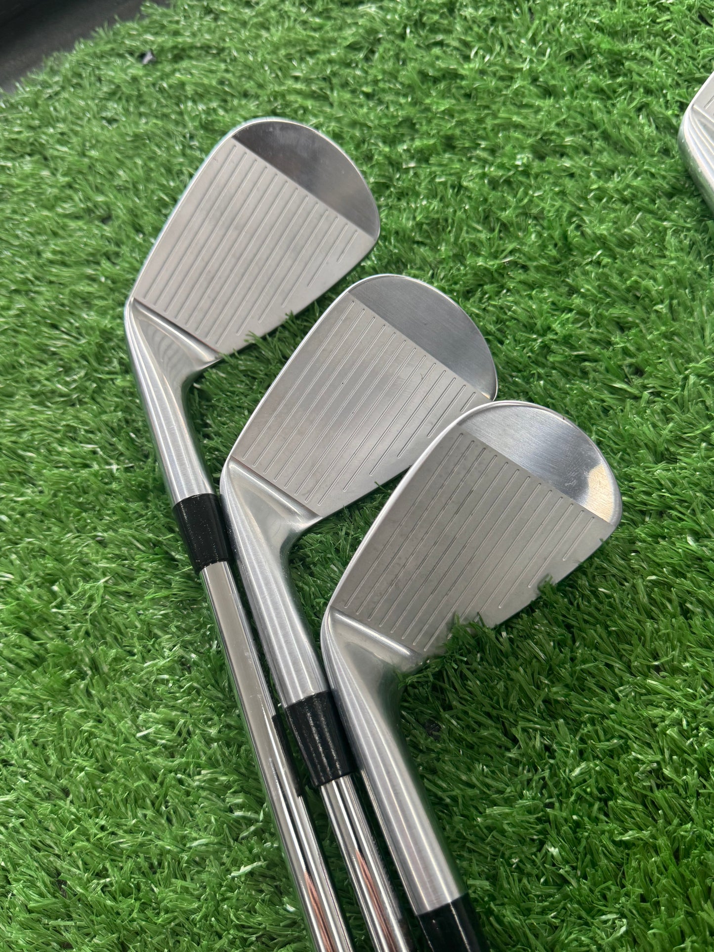 BRIDGESTONE TOUR B BLADES / $ TAPER 120 SHAFTS