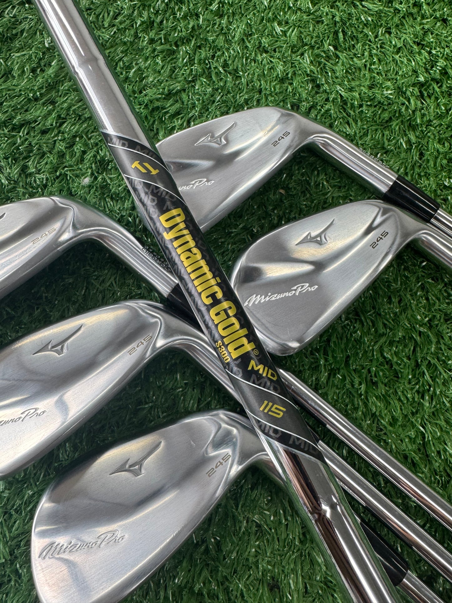 Mizuno 245 Irons 5-pw - stiff flex