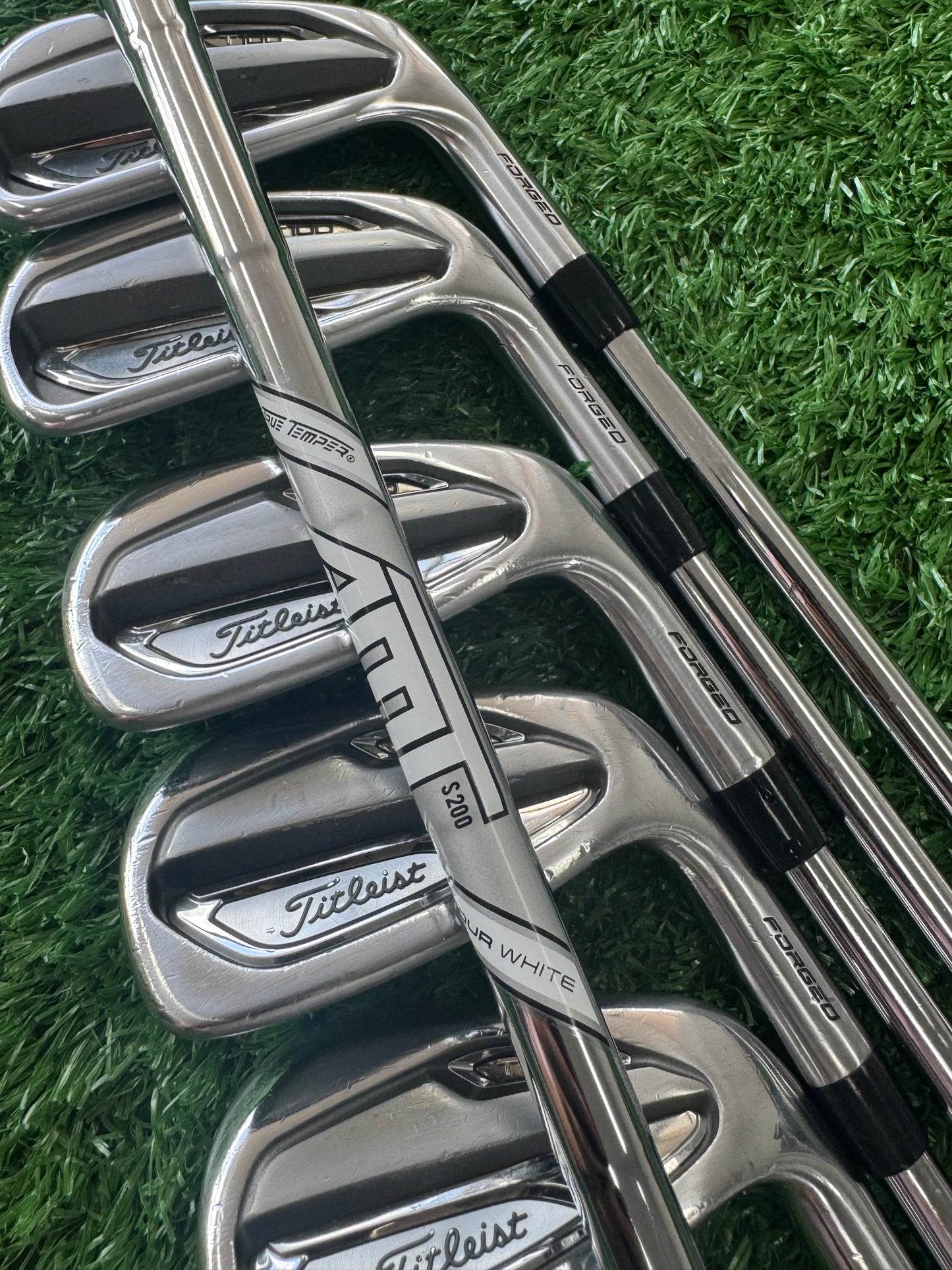 Titliest T100 Irons 5-pw