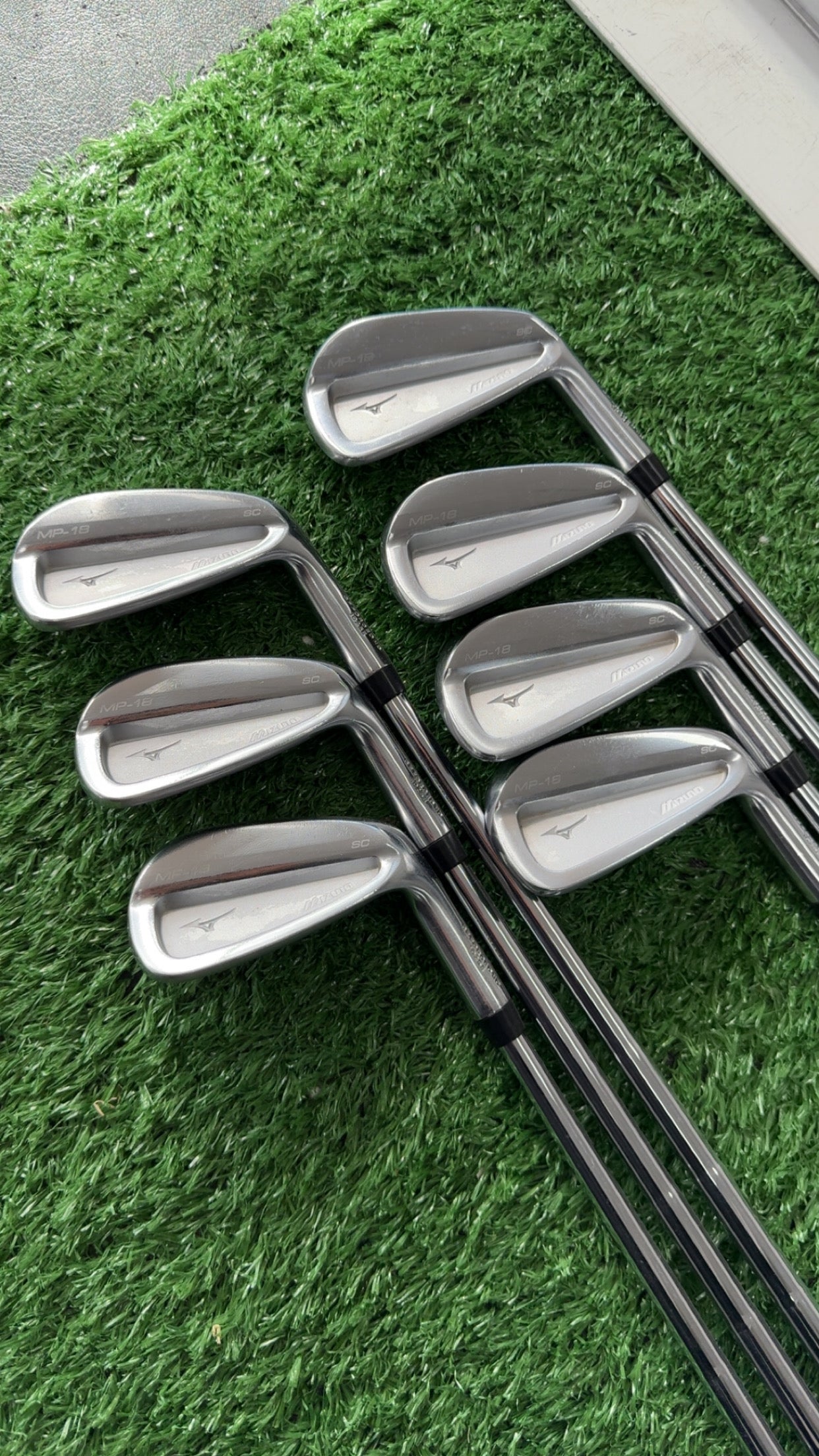 MIZUNO MP18 IRONS - DG X7 SHAFTS