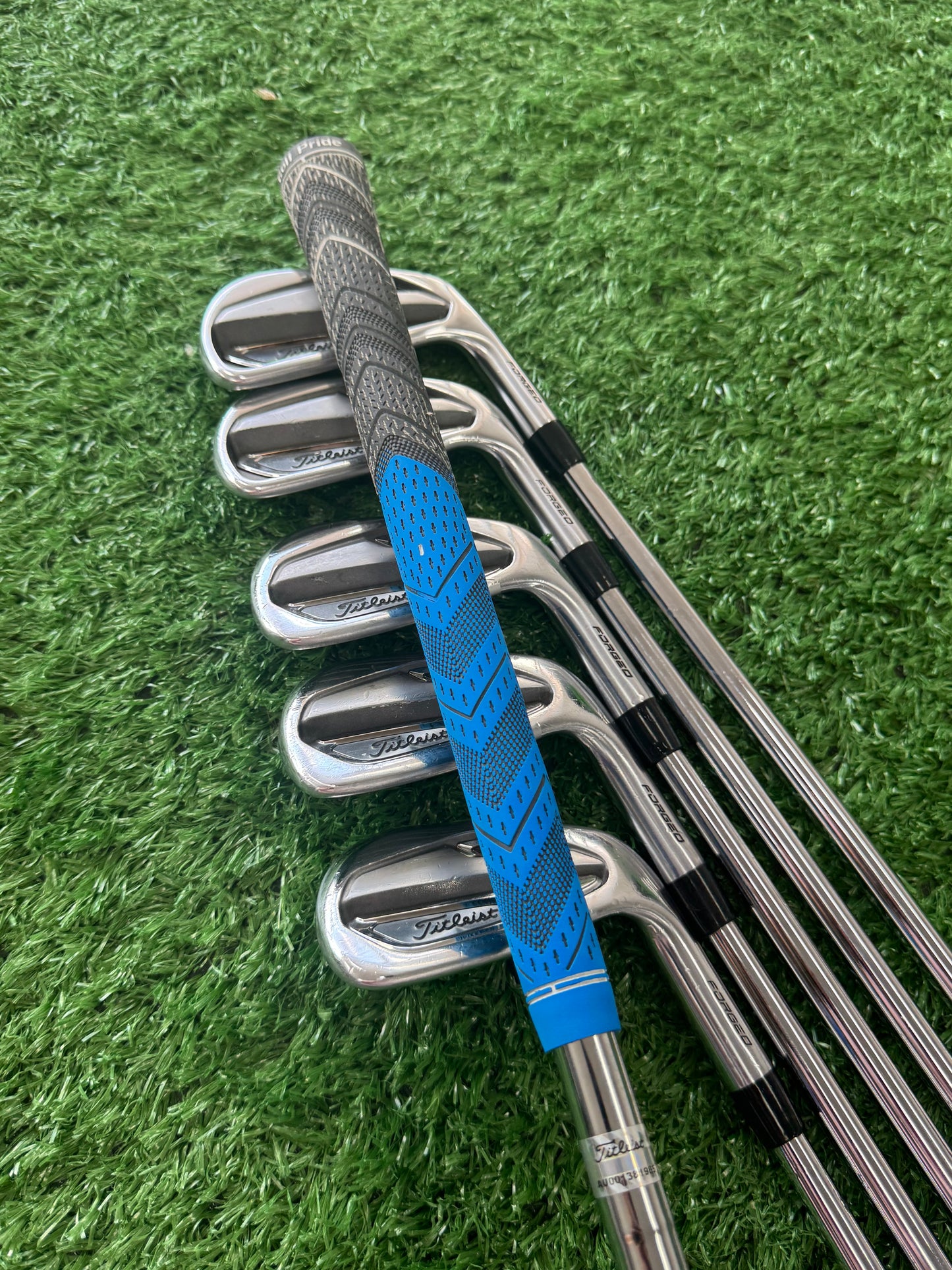 Titliest T100 Irons 5-pw