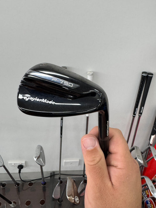 P790 BLACK APPROACH WEDGE